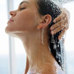 shampooing hair